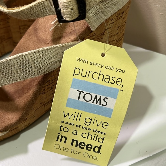Toms Cream and Brown Wedge Shoes Comfortable Style - Picture 2 of 5